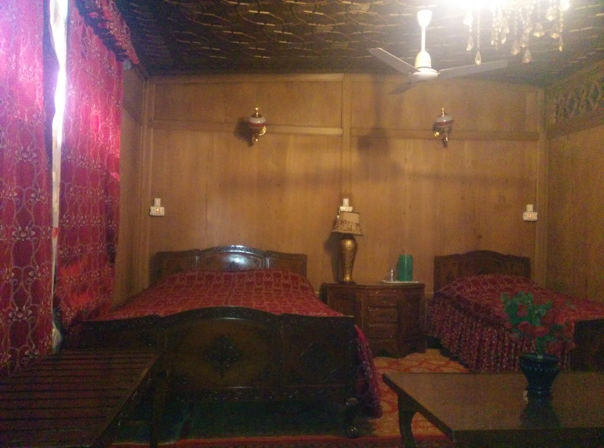 Chicago Group Of Houseboats Srinagar (Jammu and Kashmir)