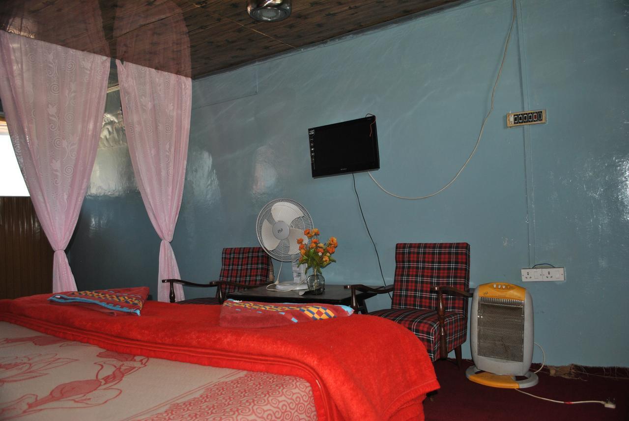 Lake Side Hotel Srinagar (Jammu and Kashmir)
