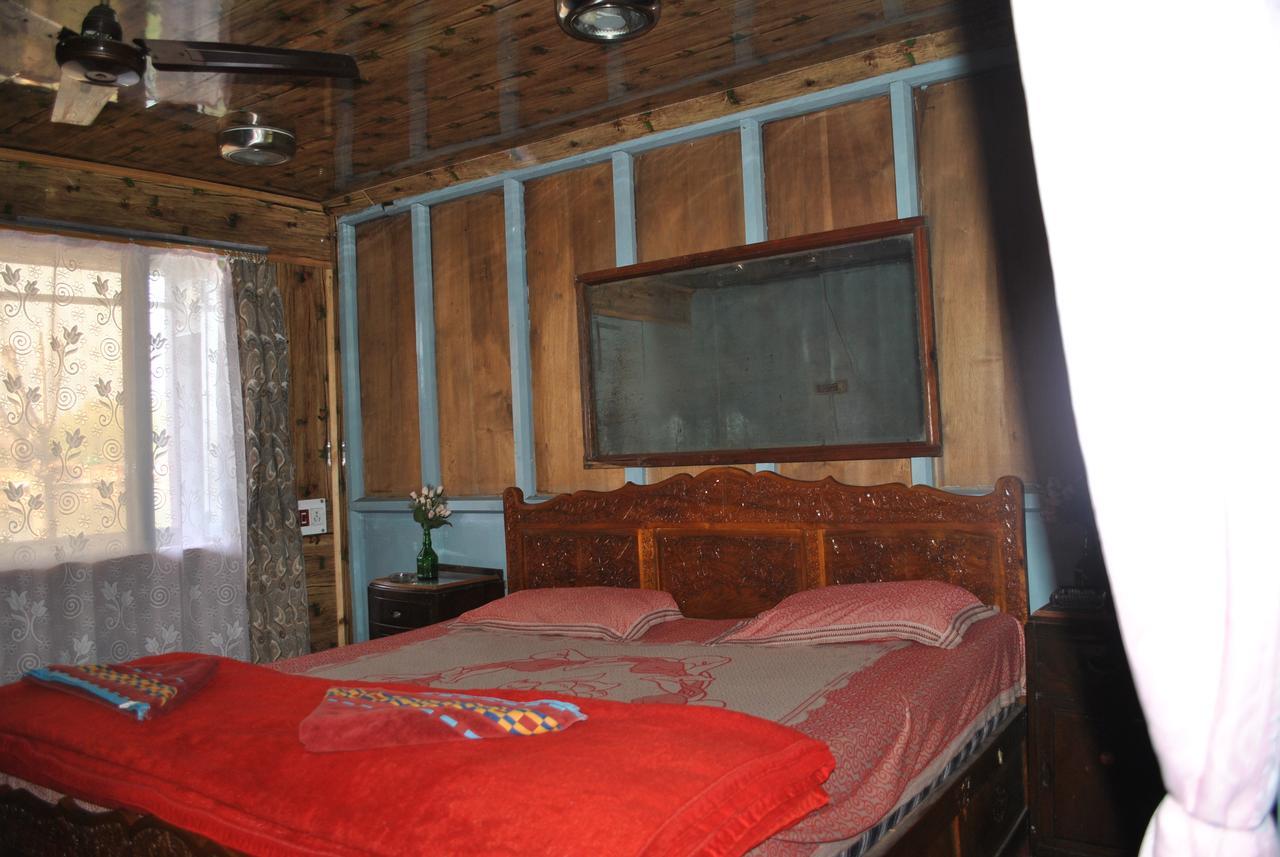 Hotel Lake Side Srinagar (Jammu and Kashmir)