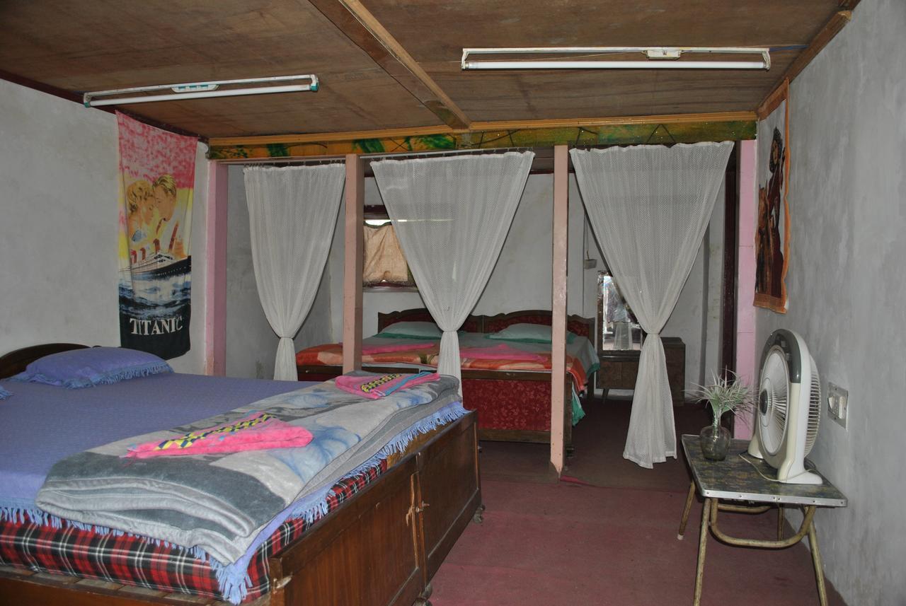 Lake Side Hotel Srinagar (Jammu and Kashmir)