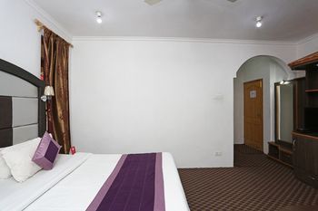 Hotel Oyo 032 Near Four Seasons Srinagar (Jammu and Kashmir)