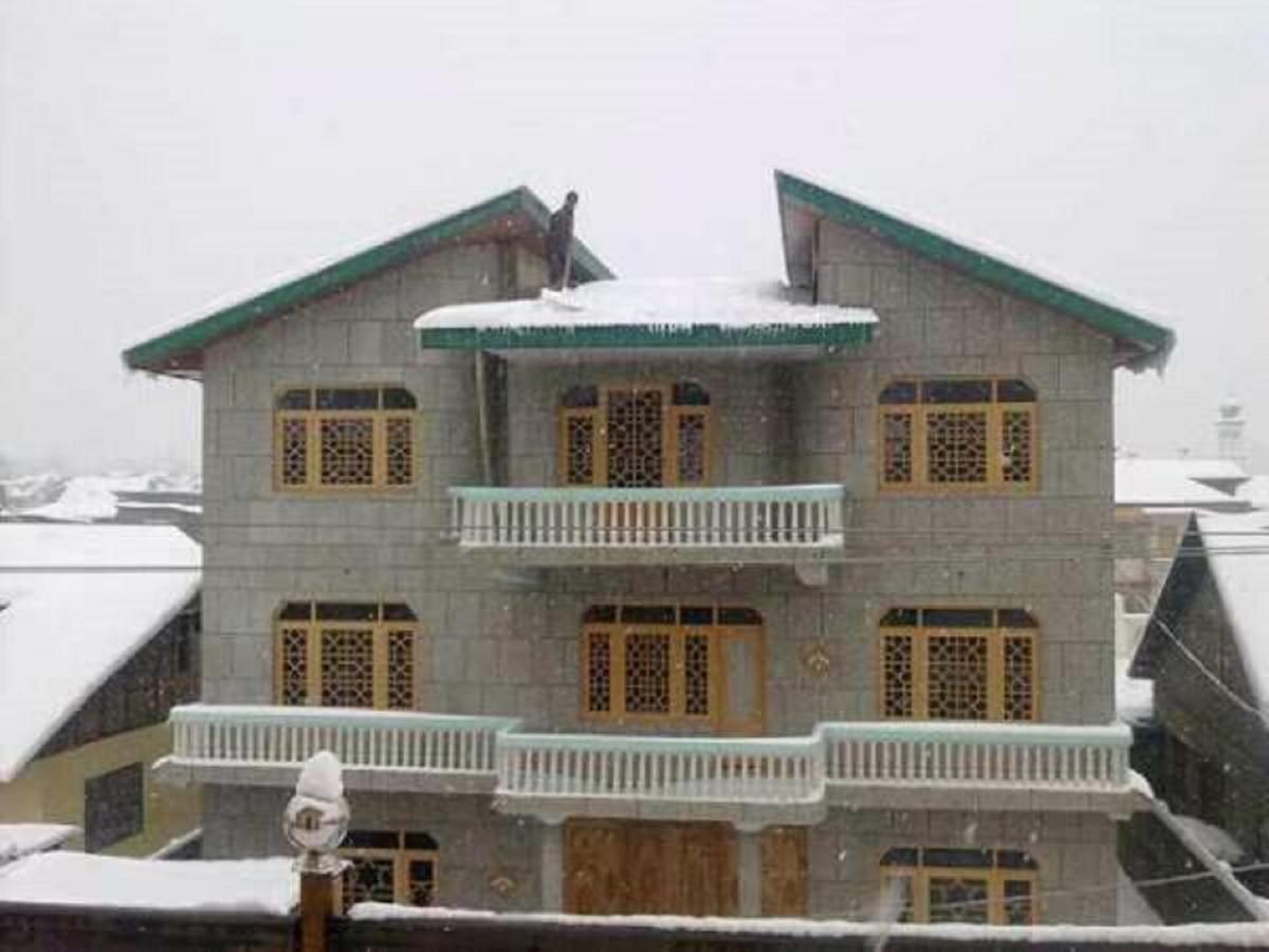 Grand Inayat * Srinagar (Jammu and Kashmir)