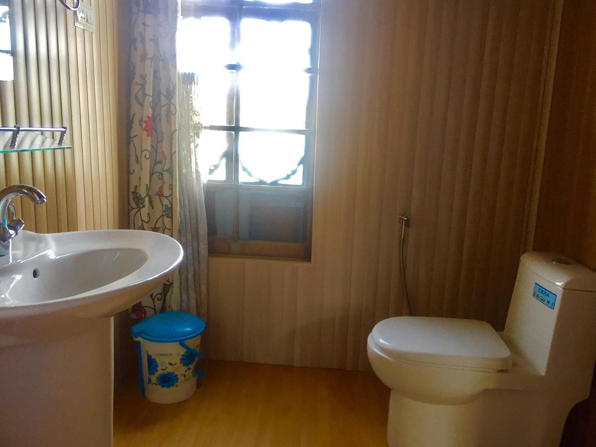 Hotel New Sea Palace Houseboats 4*