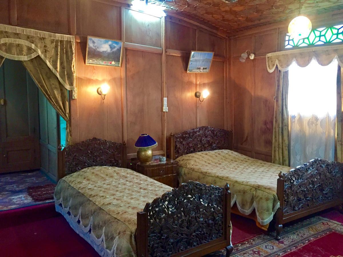 New Sea Palace Houseboats 4* Srinagar (Jammu and Kashmir)