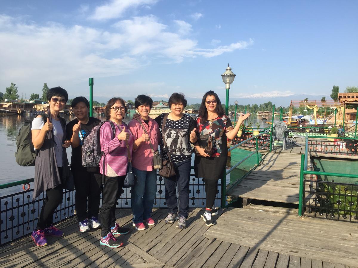 New Sea Palace Houseboats 4* Srinagar (Jammu and Kashmir)