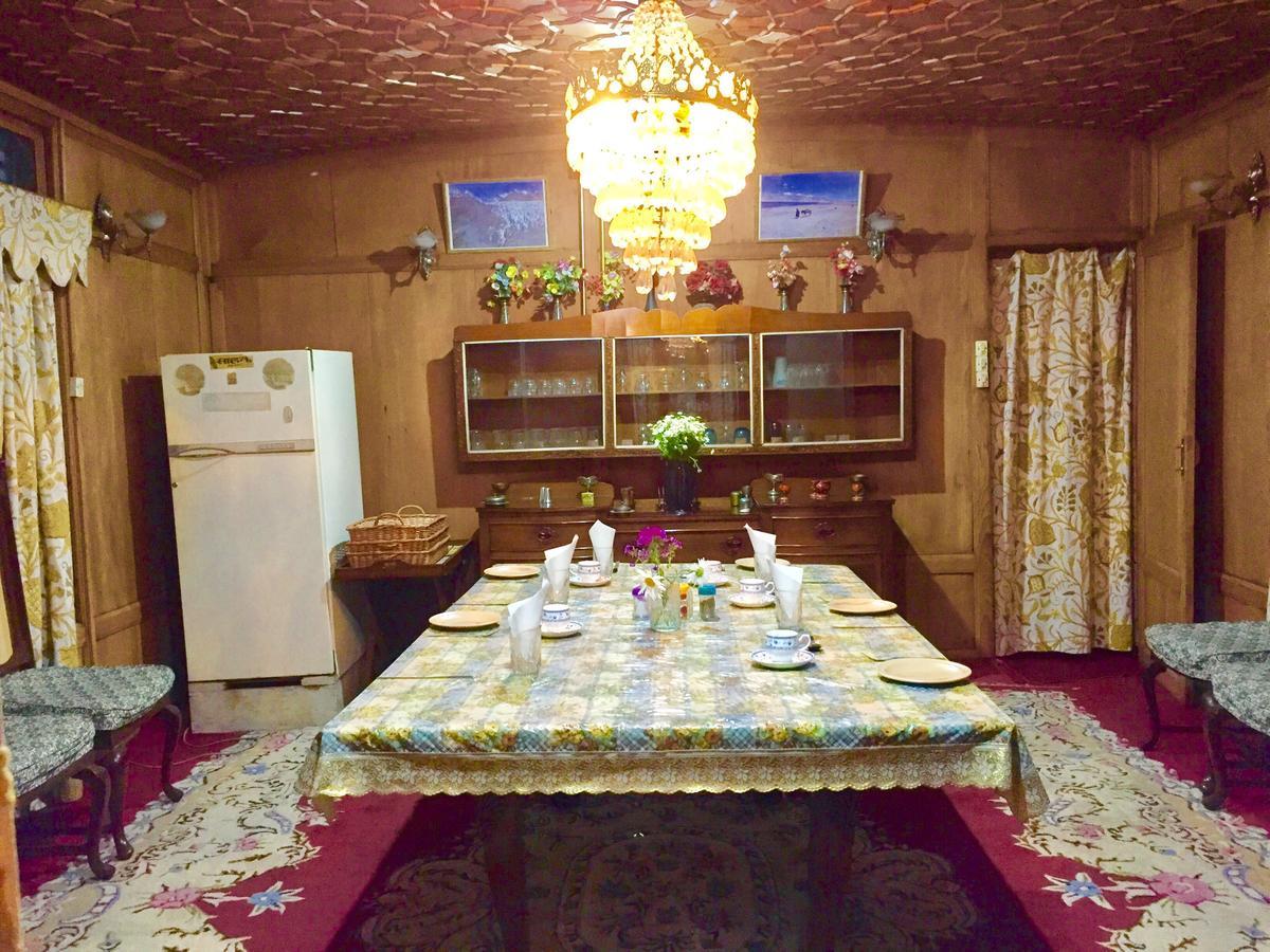 New Sea Palace Houseboats 4* Srinagar (Jammu and Kashmir)
