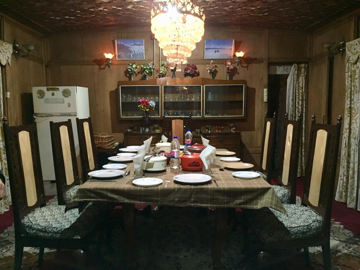 Hotel New Sea Palace Houseboats 4*