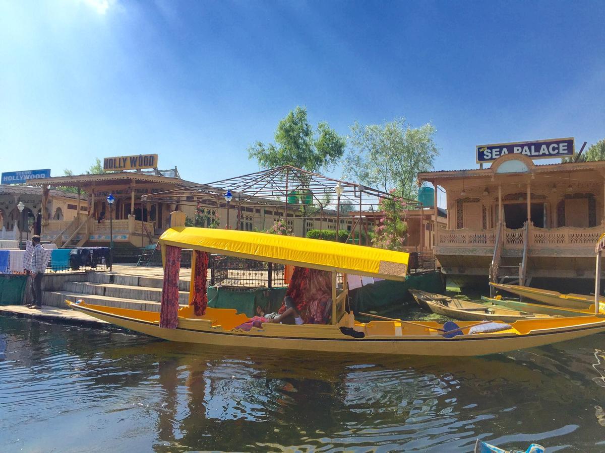 Hotel New Sea Palace Houseboats 4*