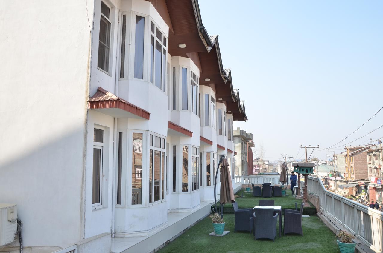 Hotel Kaisar Srinagar (Jammu and Kashmir)