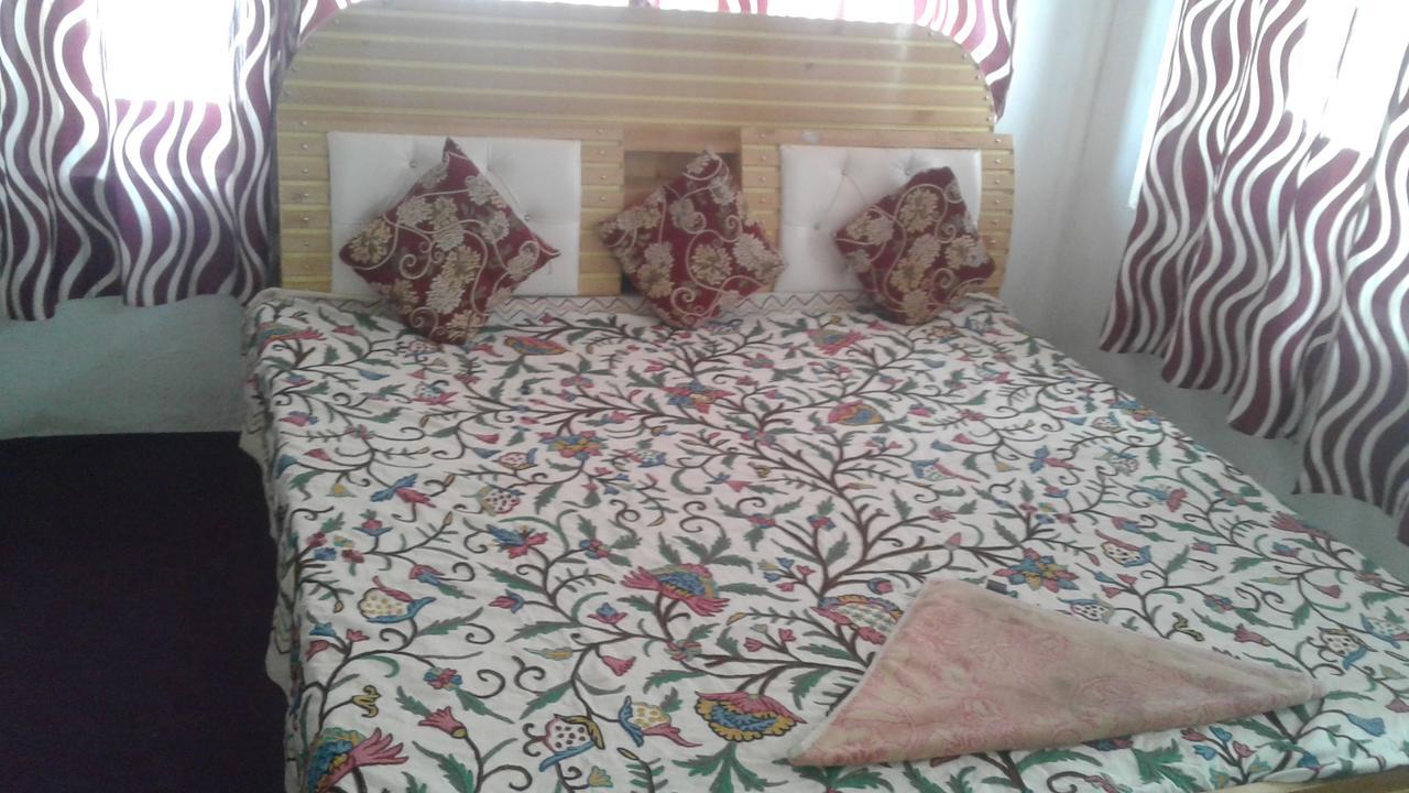 Alamdar Guest house Srinagar (Jammu and Kashmir)
