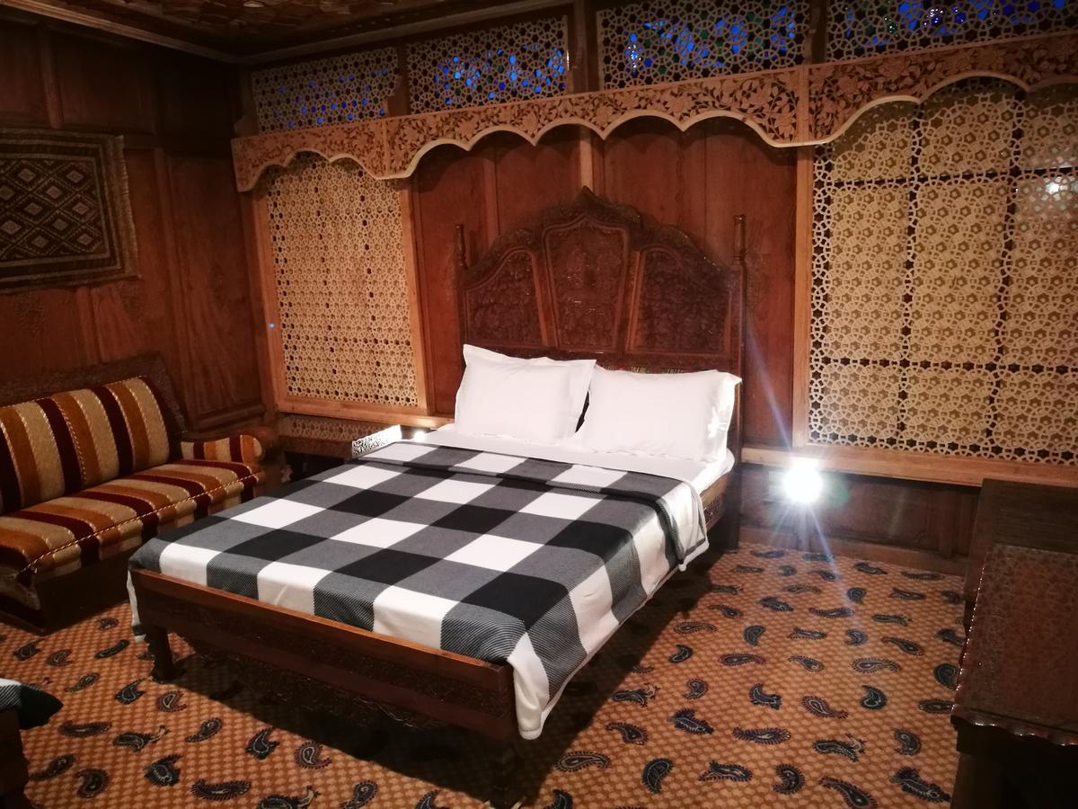 S Group Of Houseboat Botel Srinagar (Jammu and Kashmir)