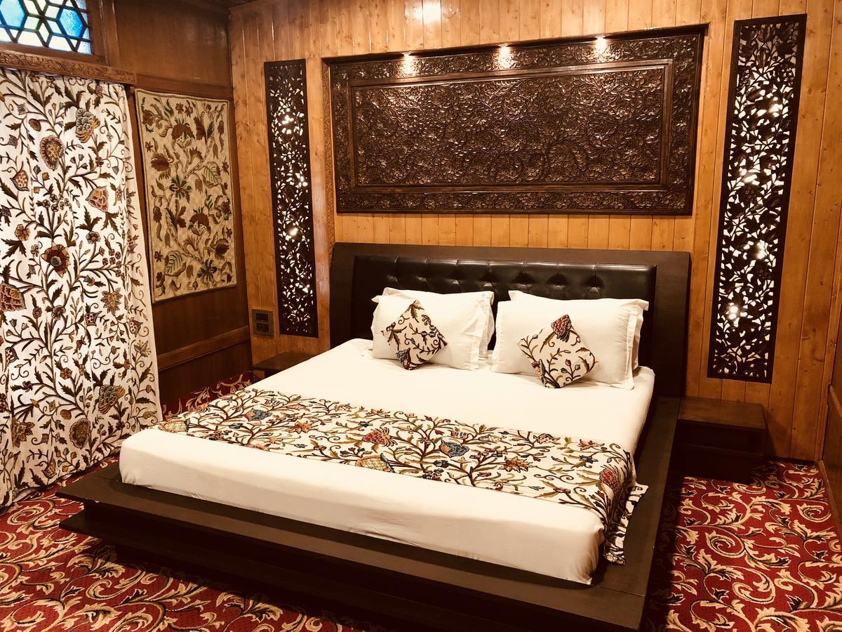 Hotel New Jacquline Heritage Houseboats Srinagar (Jammu and Kashmir)