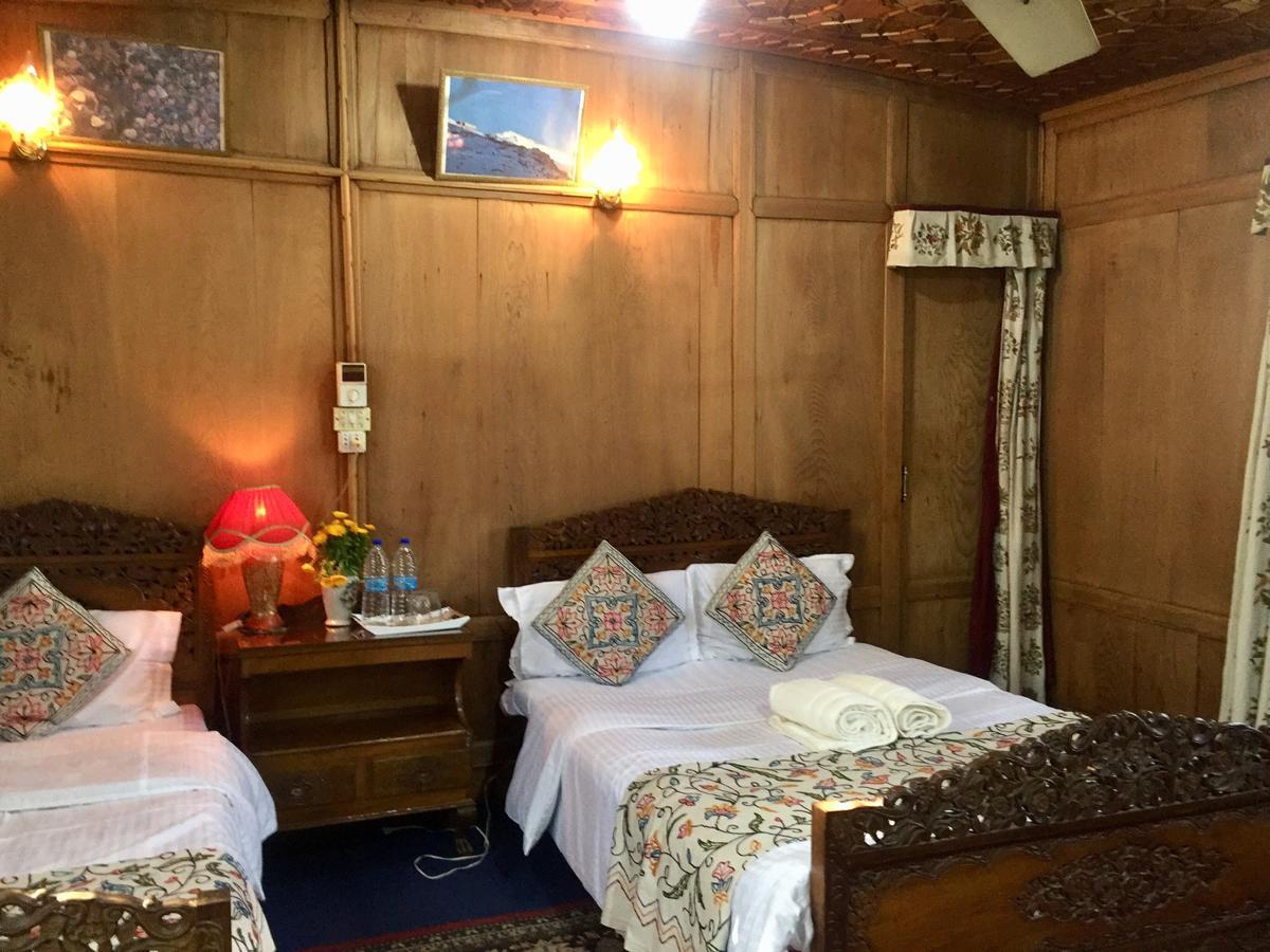 New Sea Palace Houseboats Hotel