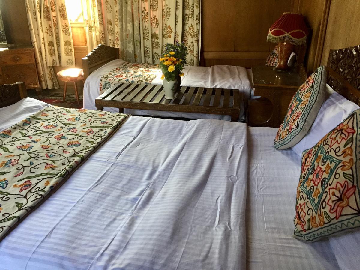 New Sea Palace Houseboats 4* Srinagar (Jammu and Kashmir)