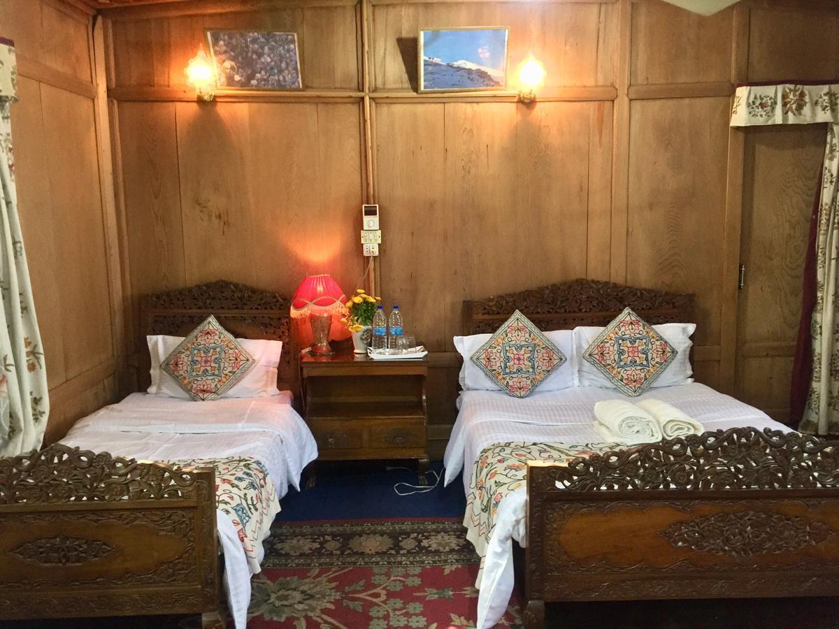 New Sea Palace Houseboats Hotel