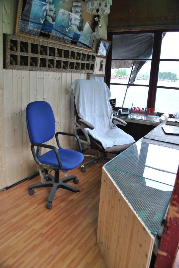 Lake Side Hotel Srinagar (Jammu and Kashmir)