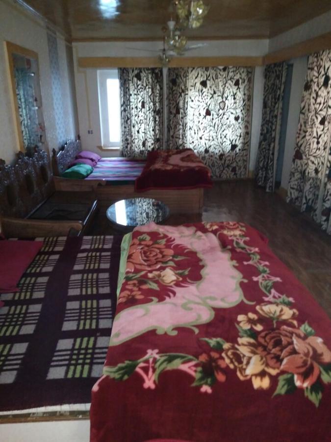 Guest house Lassa Bhat *