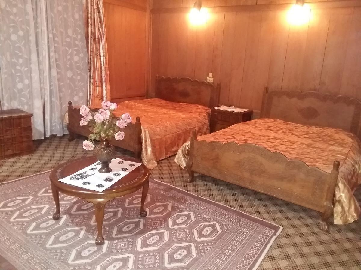 Hotel Lake Side 2*