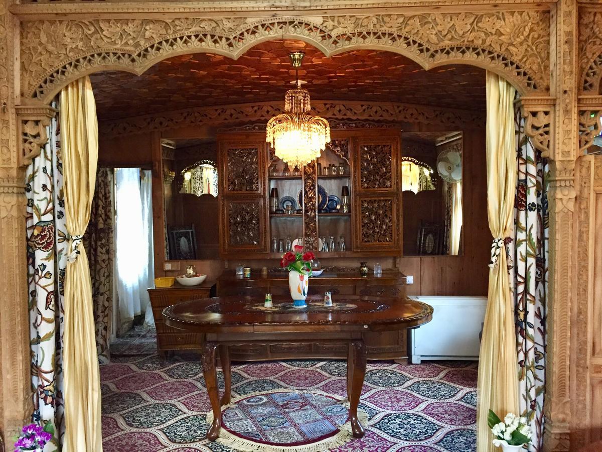 New Sea Palace Houseboats Hotel 4*