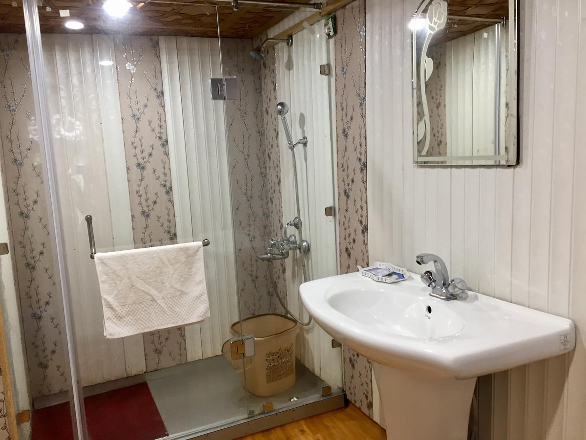 New Sea Palace Houseboats 4*