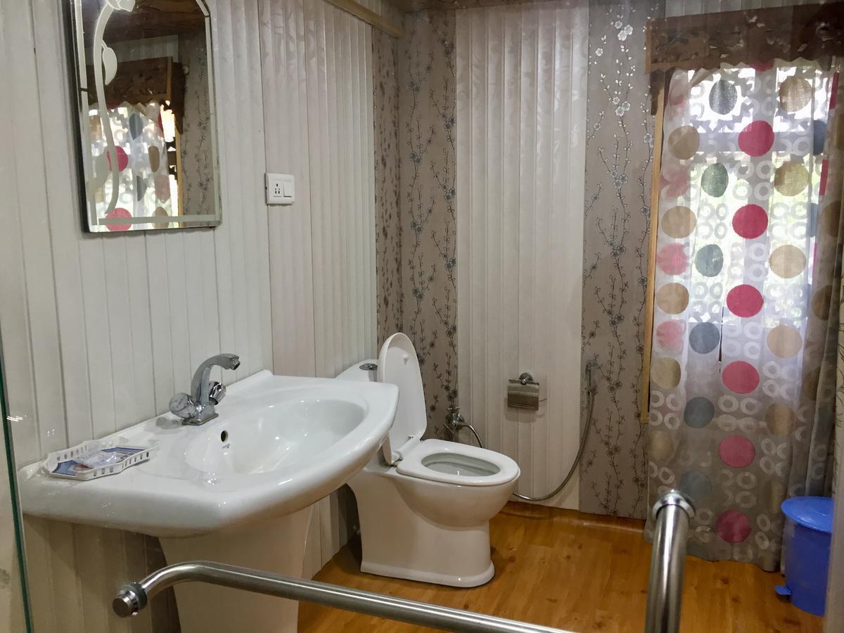 New Sea Palace Houseboats Hotel 4*
