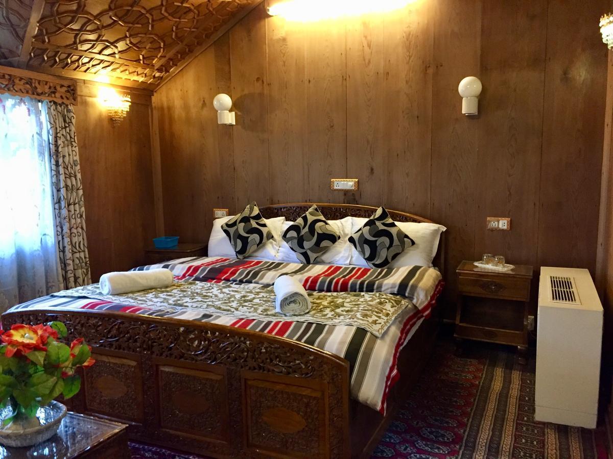 Hotel New Sea Palace Houseboats Srinagar (Jammu and Kashmir)