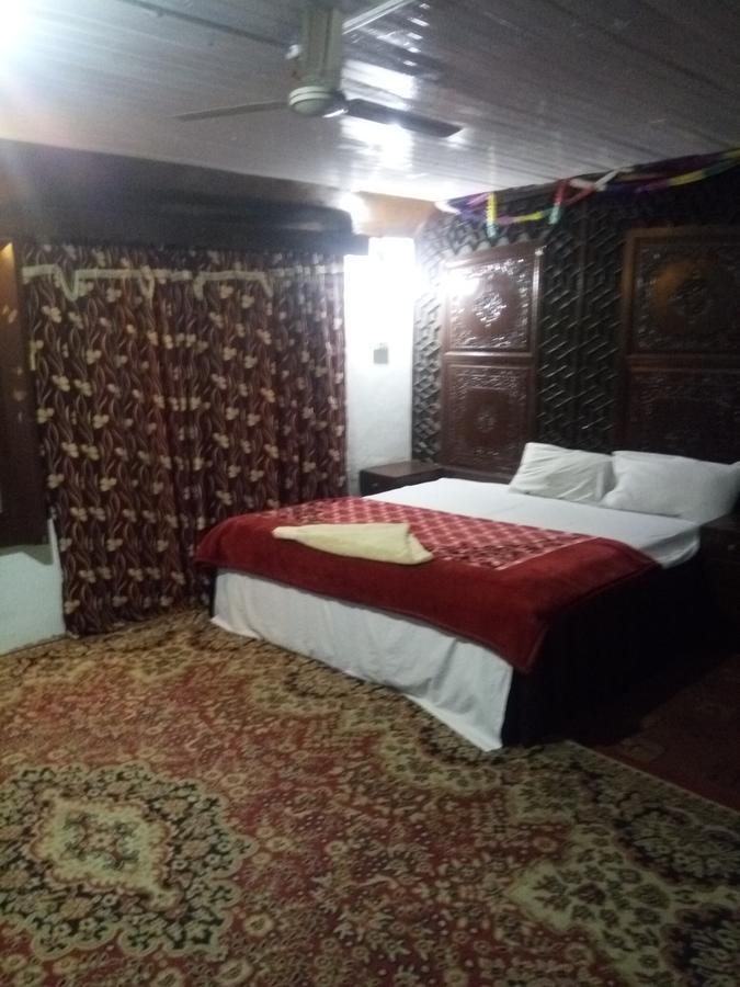 Shalimar Srinagar (Jammu and Kashmir)