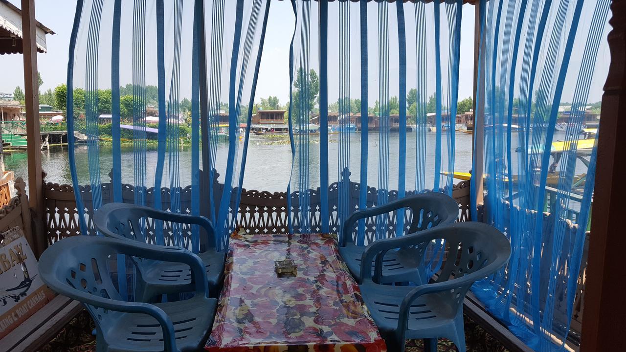 Botel Houseboat Altaf And Transportation Srinagar (Jammu and Kashmir)