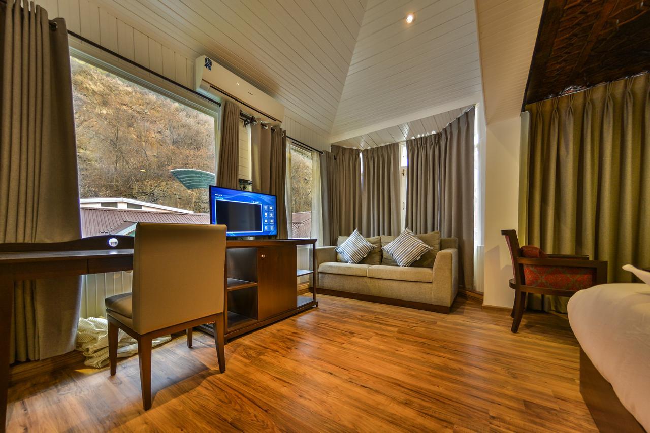Metropolis Hotel 4*