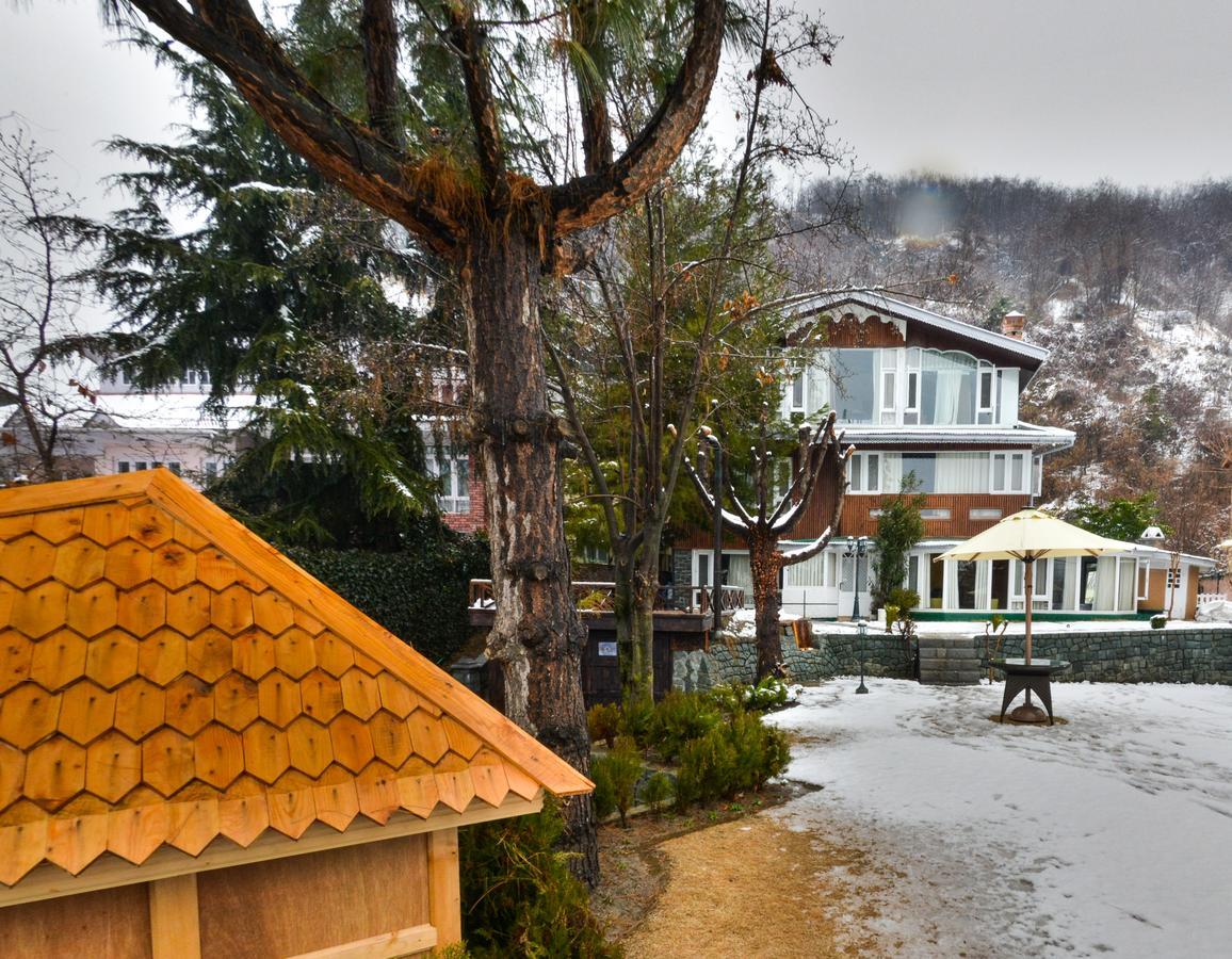 Metropolis Hotel Srinagar (Jammu and Kashmir)