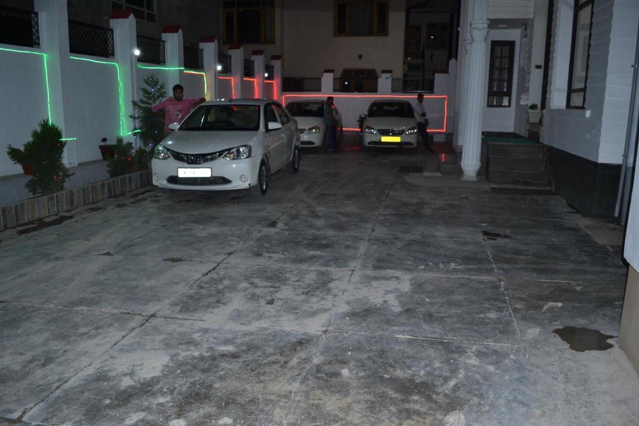 Hotel Oyo 22081 Shree Mazda 3*