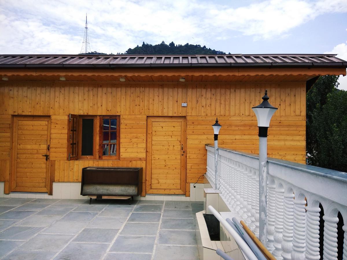 Hotel Oyo 22081 Shree Mazda Srinagar (Jammu and Kashmir)