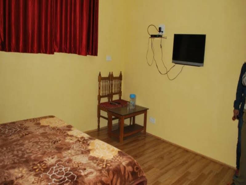 Gulistan Hotel Srinagar (Jammu and Kashmir)
