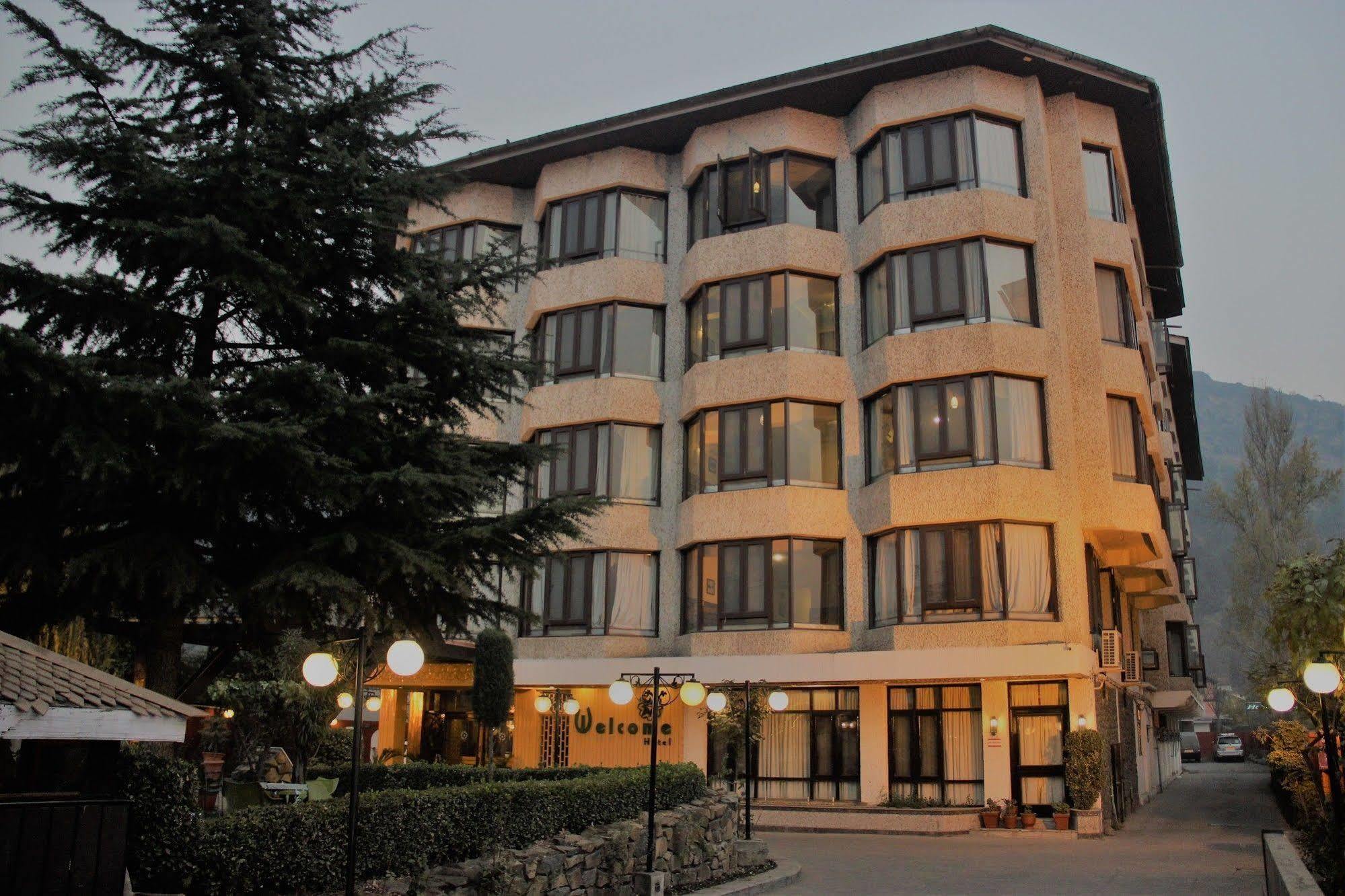 Hotel Welcome At Dal Srinagar (Jammu and Kashmir)