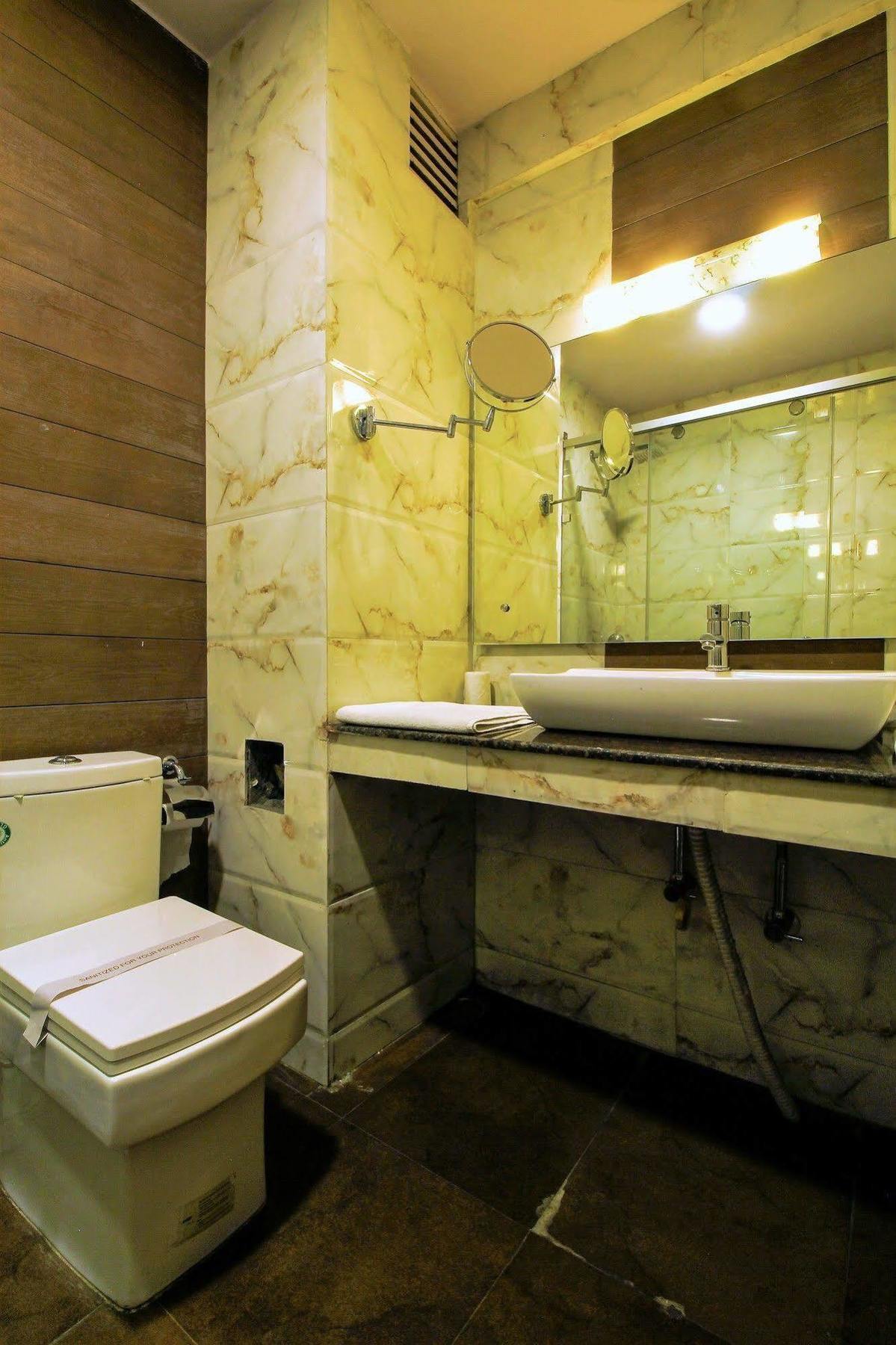 Hotel Welcome At Dal Srinagar (Jammu and Kashmir)