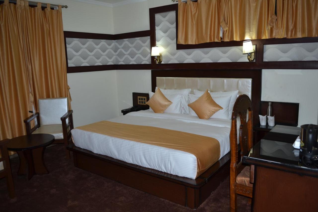 Oyo 22081 Shree Mazda Hotel 3*
