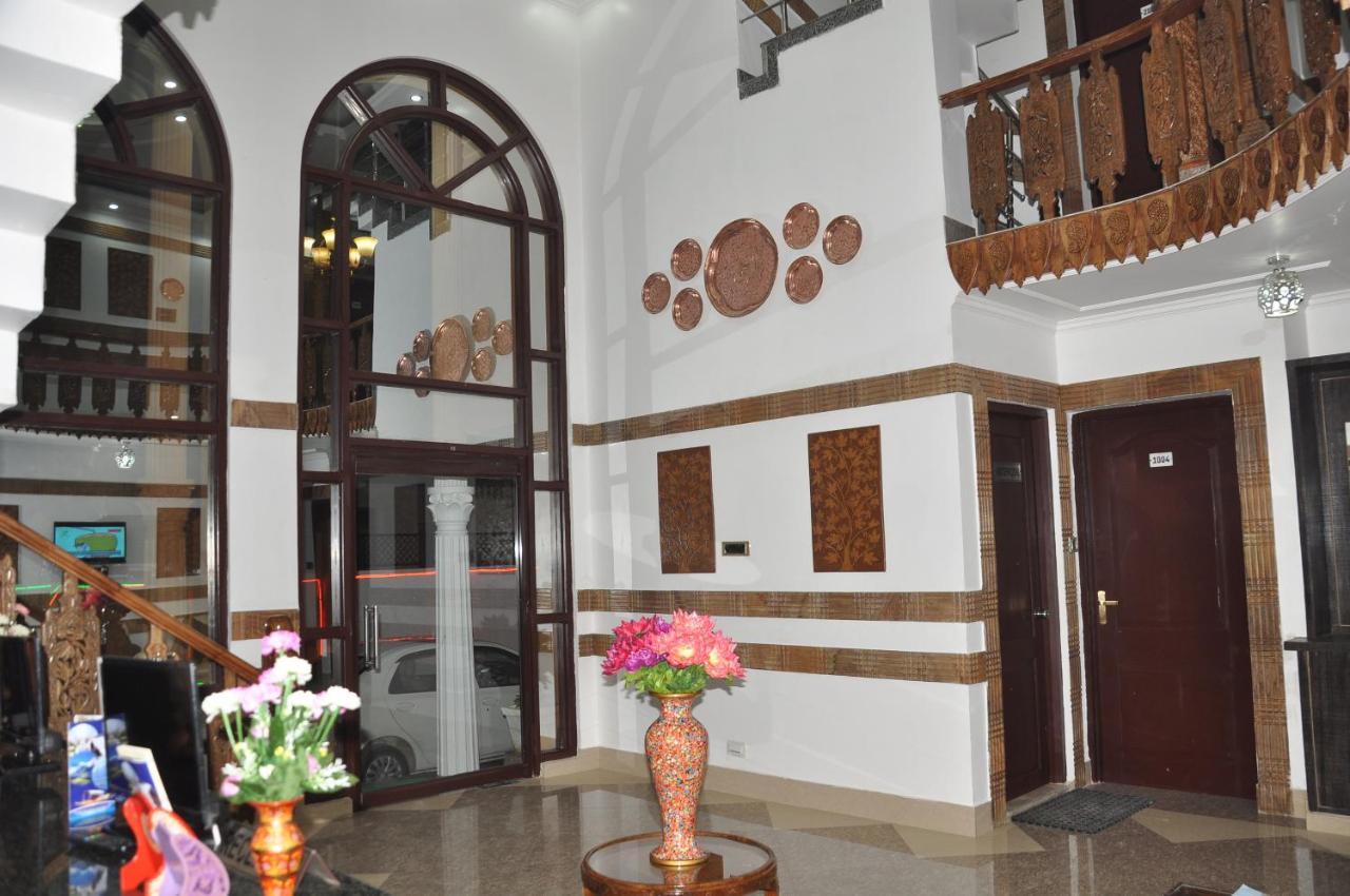 Hotel Oyo 22081 Shree Mazda Srinagar (Jammu and Kashmir)