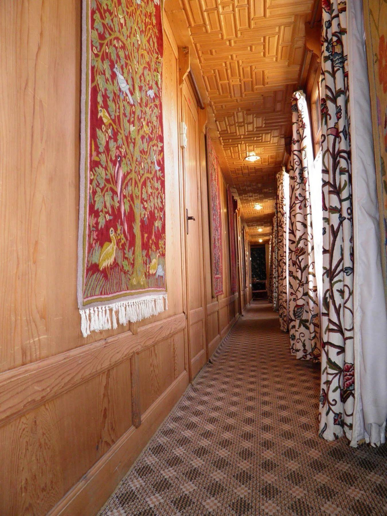 New Jacquline Heritage Houseboats Hotel