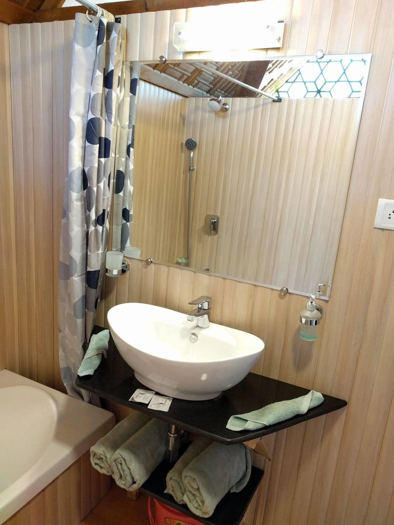 New Jacquline Heritage Houseboats Srinagar (Jammu and Kashmir)