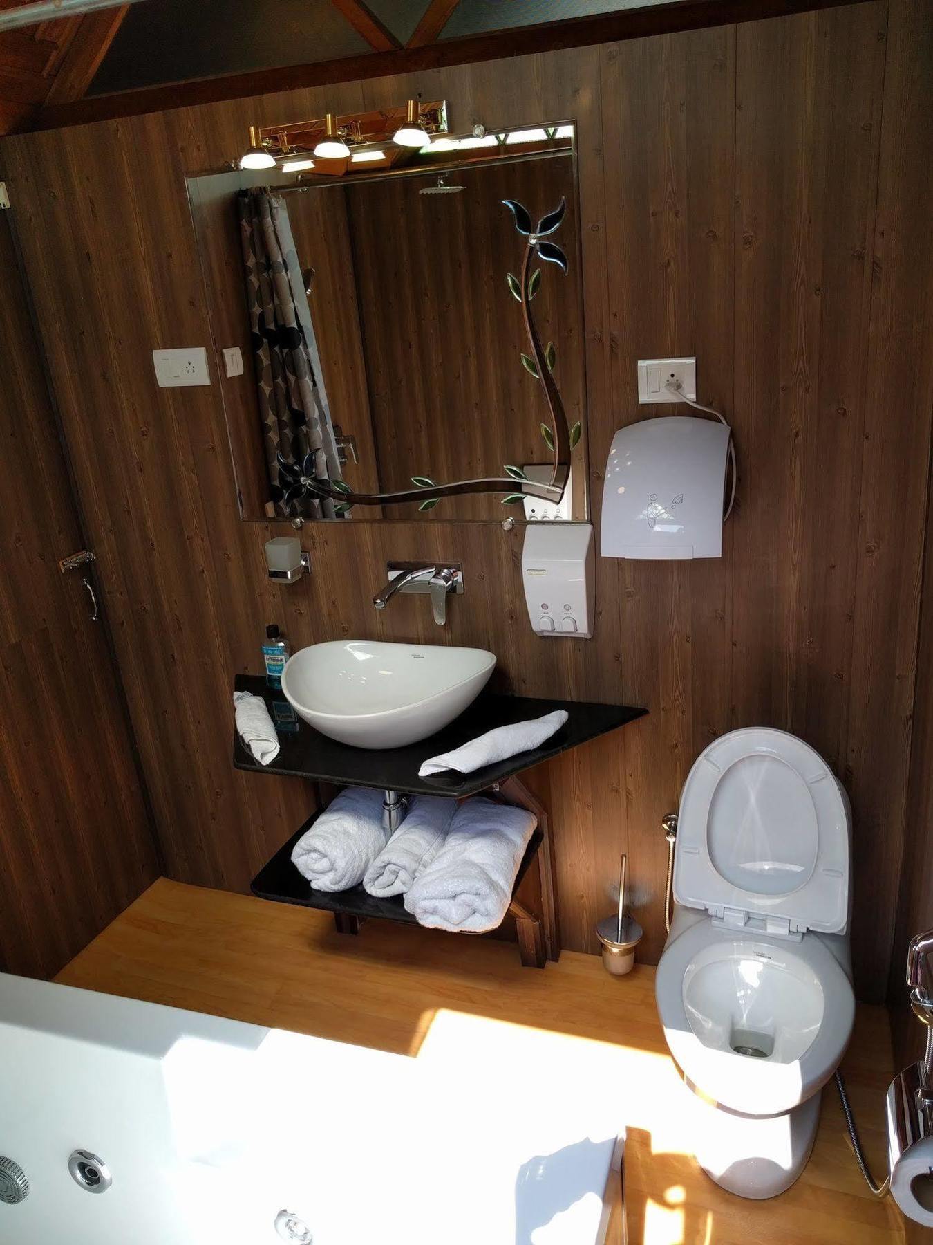 New Jacquline Heritage Houseboats 4*