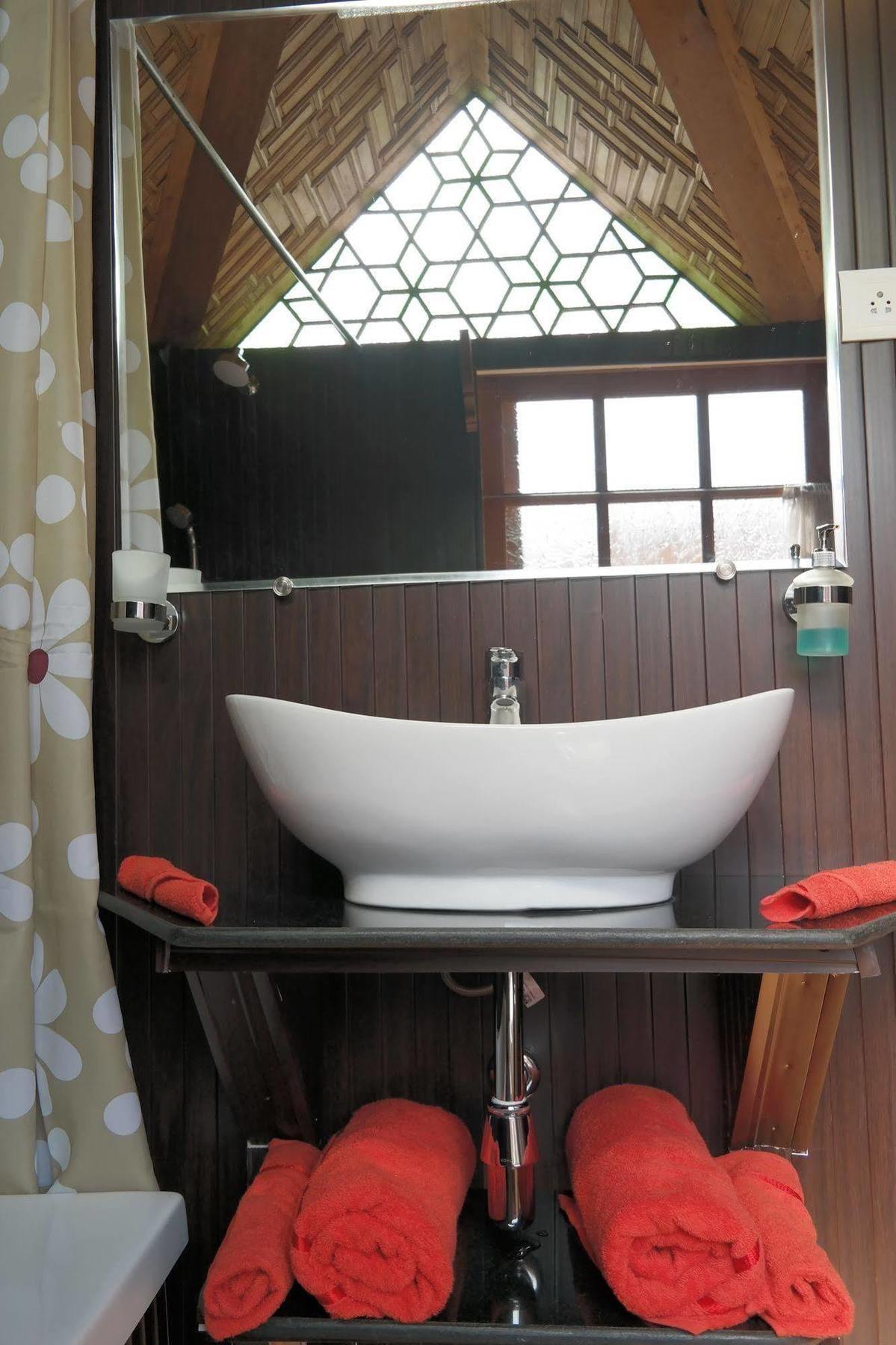 Hotel New Jacquline Heritage Houseboats Srinagar (Jammu and Kashmir)