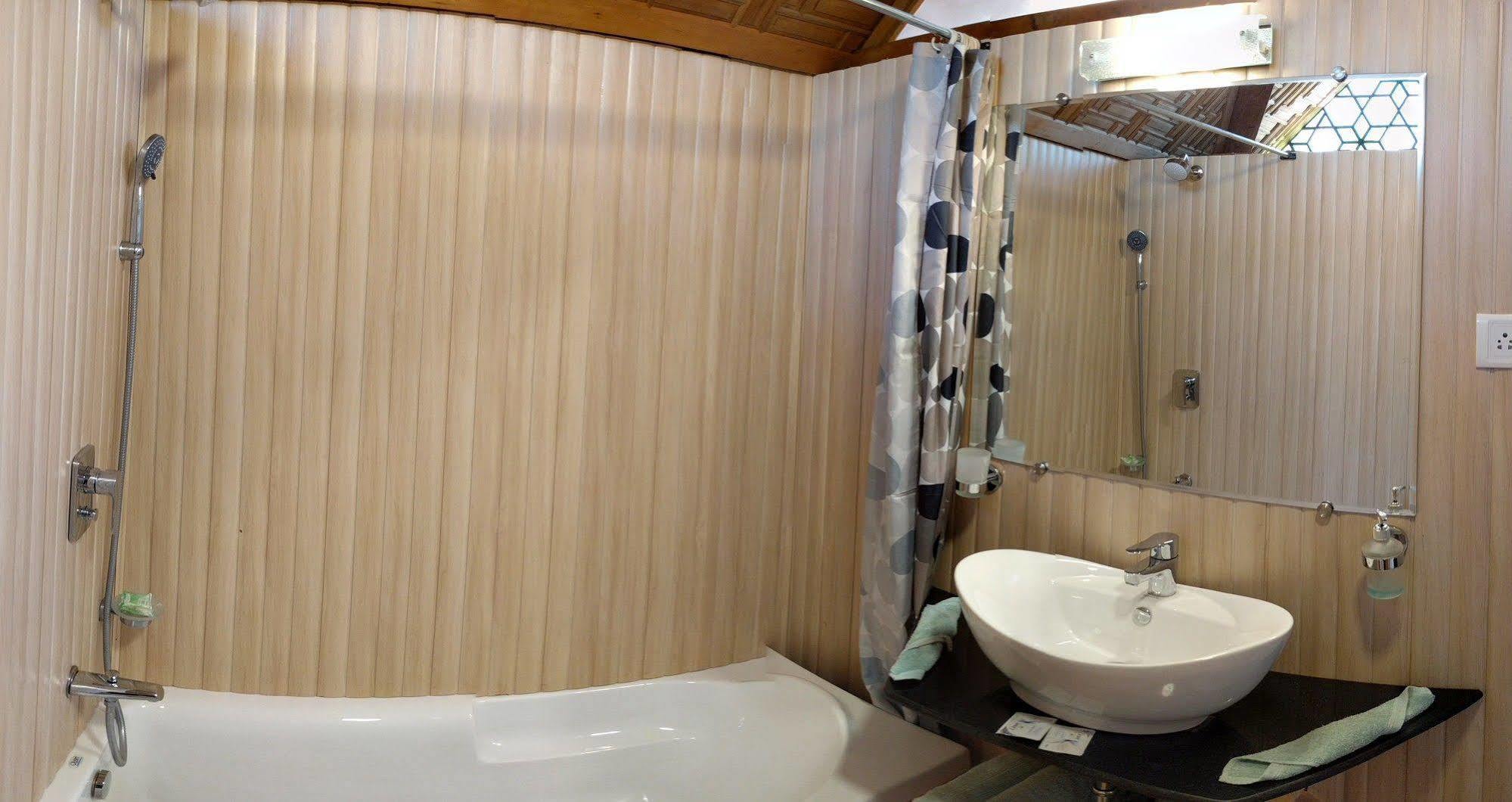 New Jacquline Heritage Houseboats 4*