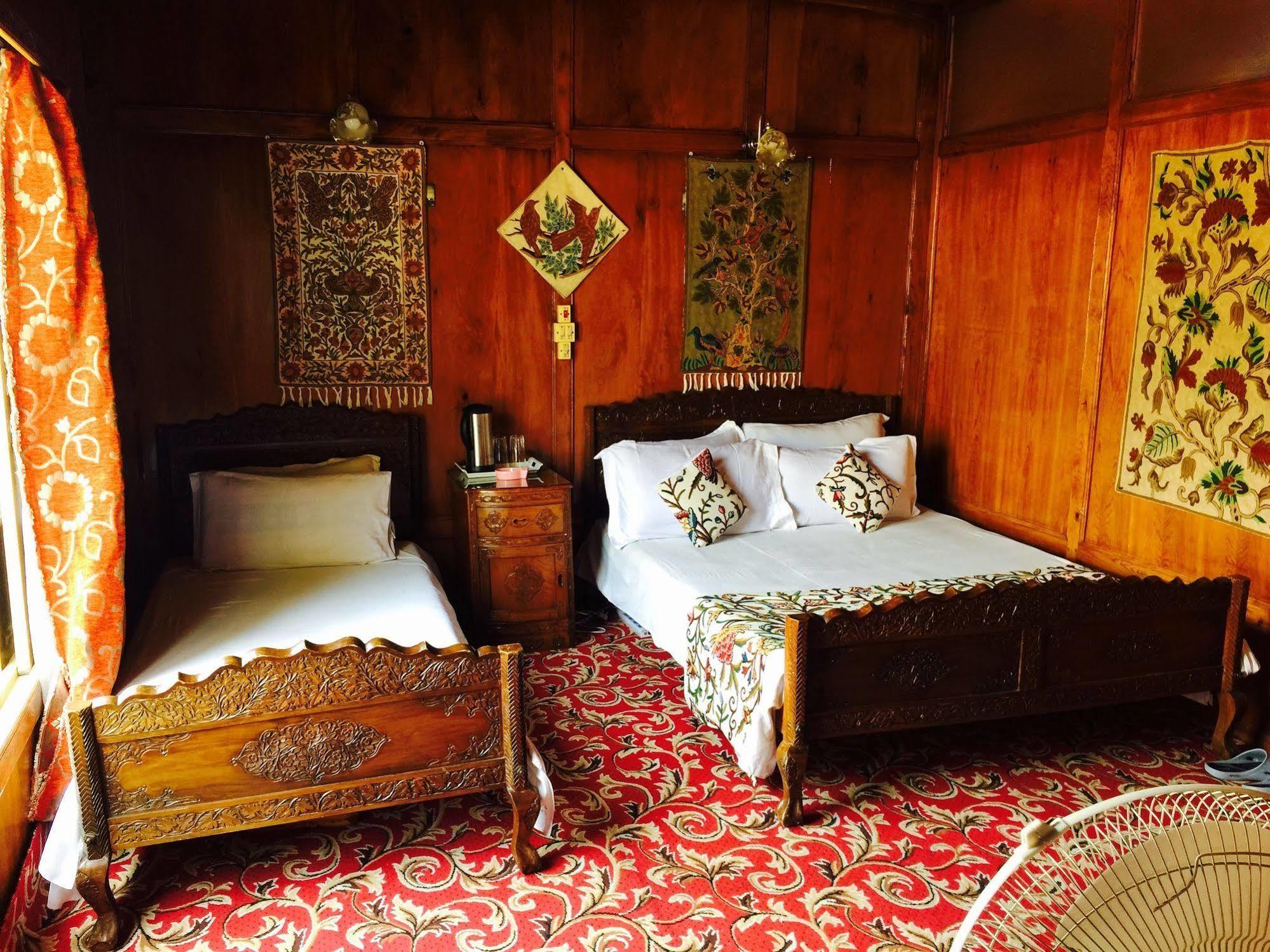 Hotel New Jacquline Heritage Houseboats Srinagar (Jammu and Kashmir)