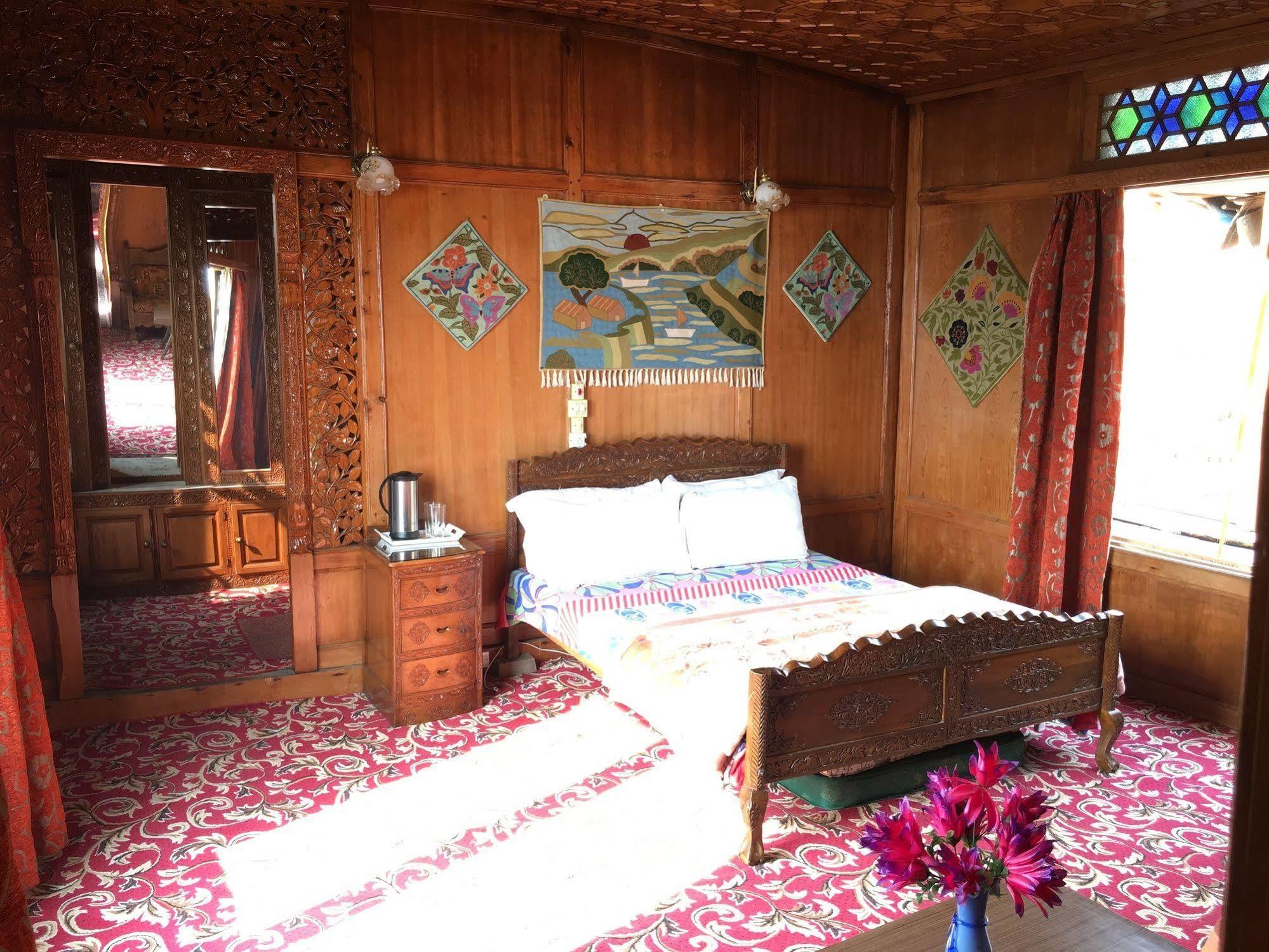 New Jacquline Heritage Houseboats 4*