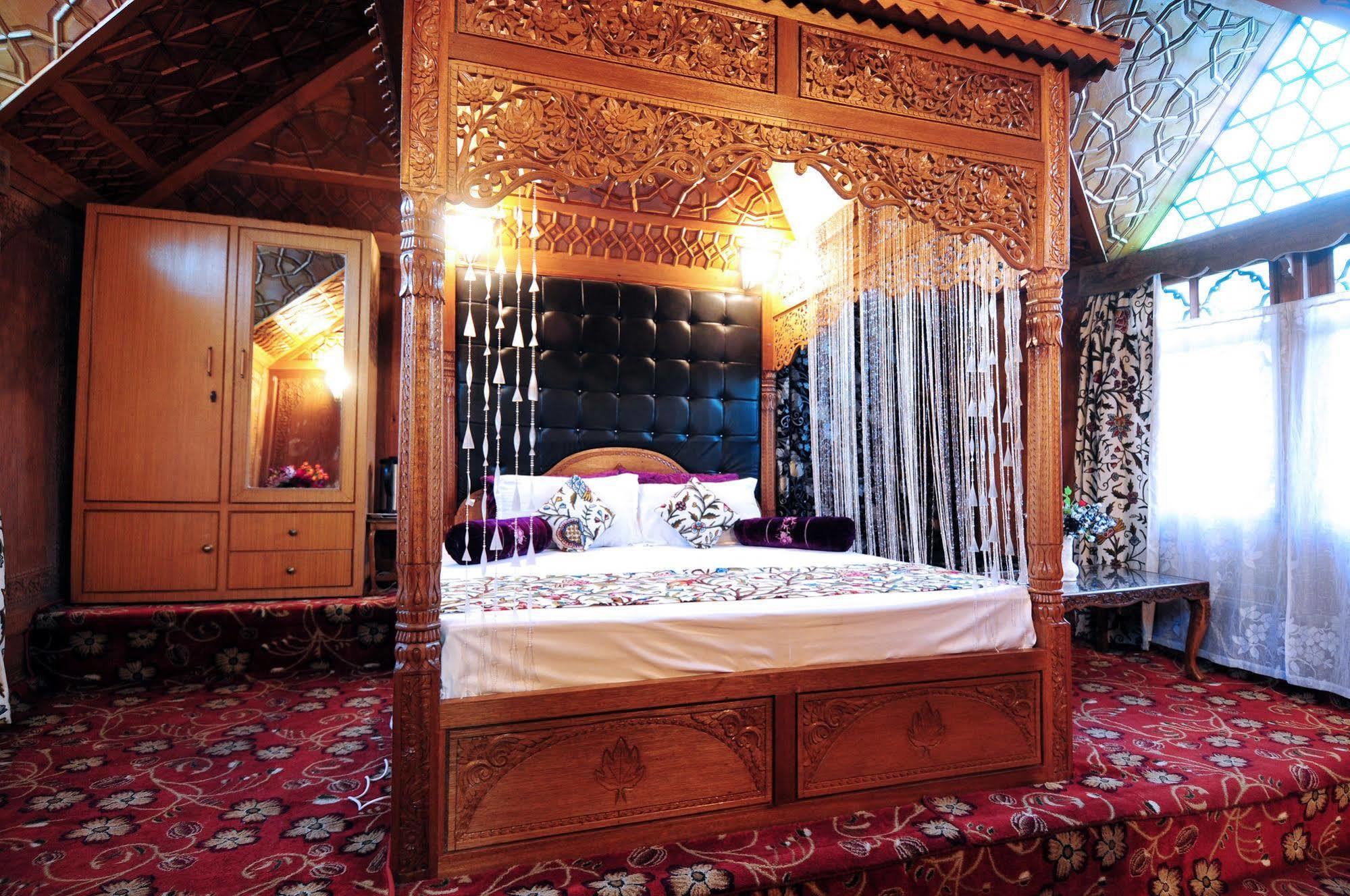 New Jacquline Heritage Houseboats Hotel 4*