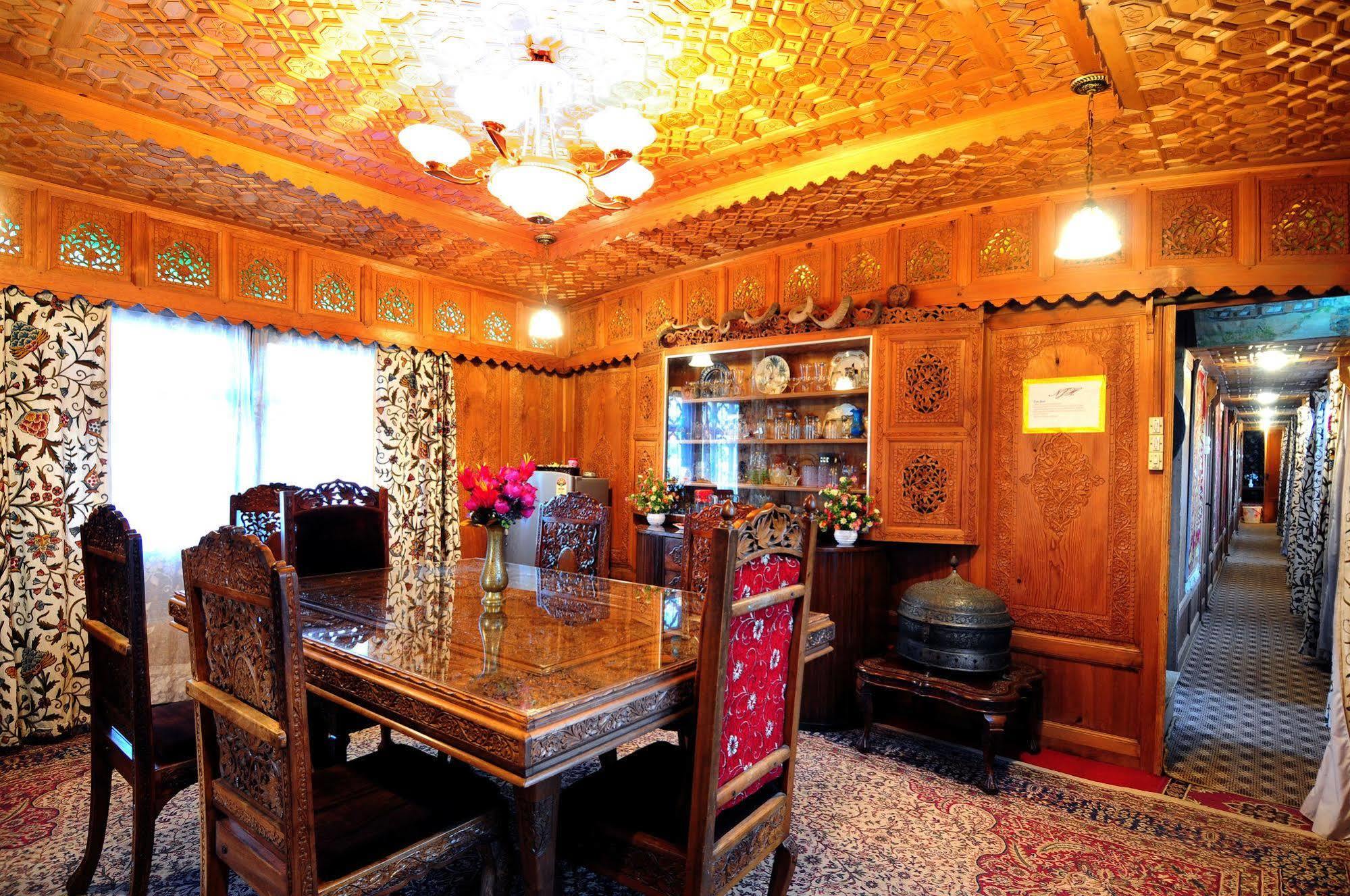 Hotel New Jacquline Heritage Houseboats Srinagar (Jammu and Kashmir)