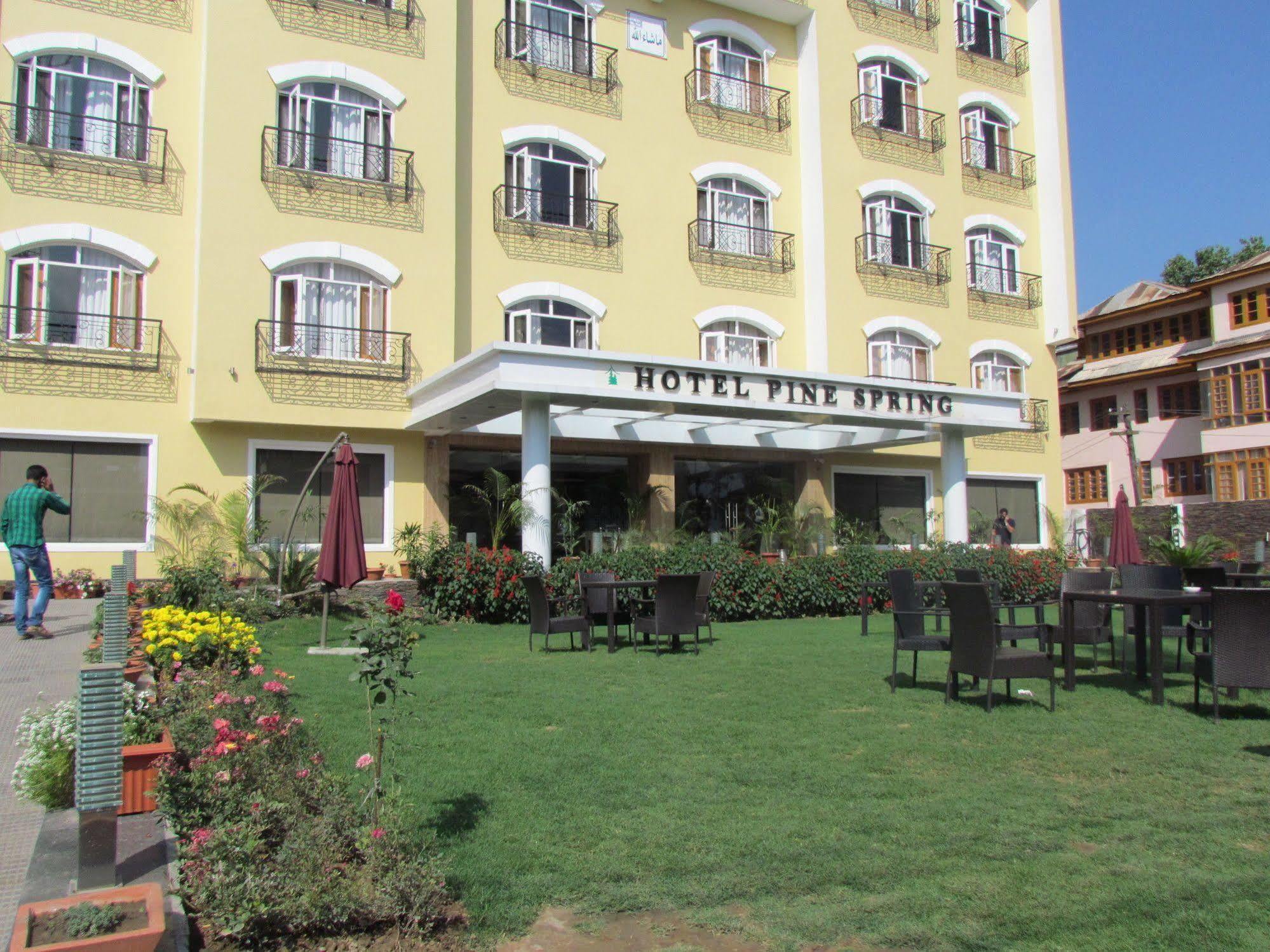 Pine Spring Wazir Bagh Hotel 3*