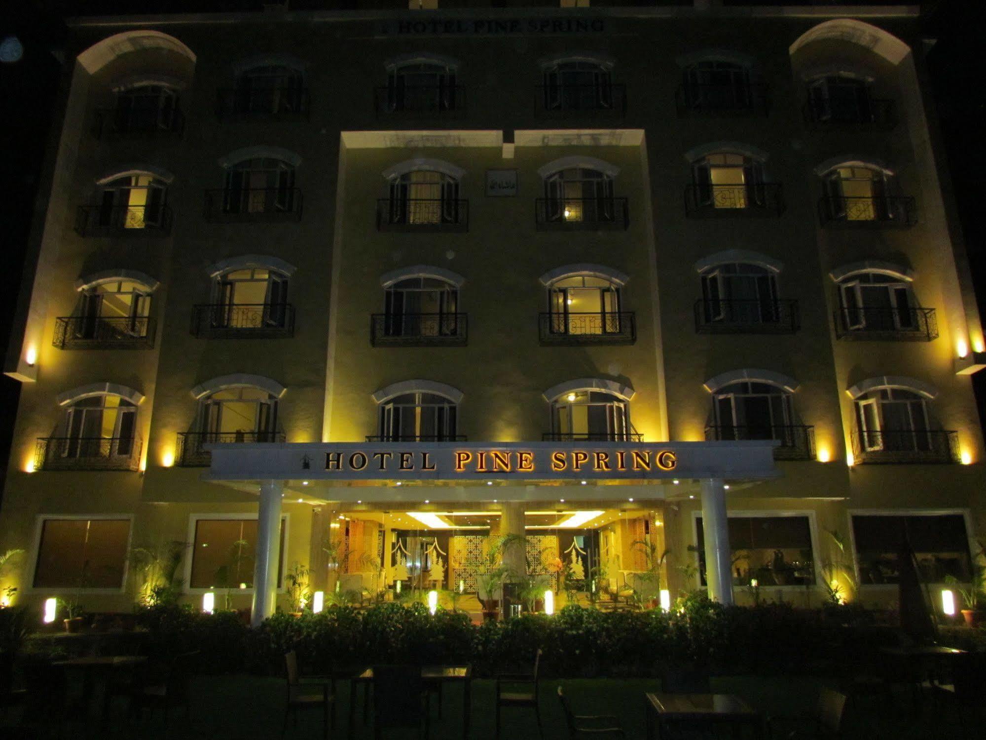 Pine Spring Wazir Bagh Hotel 3*