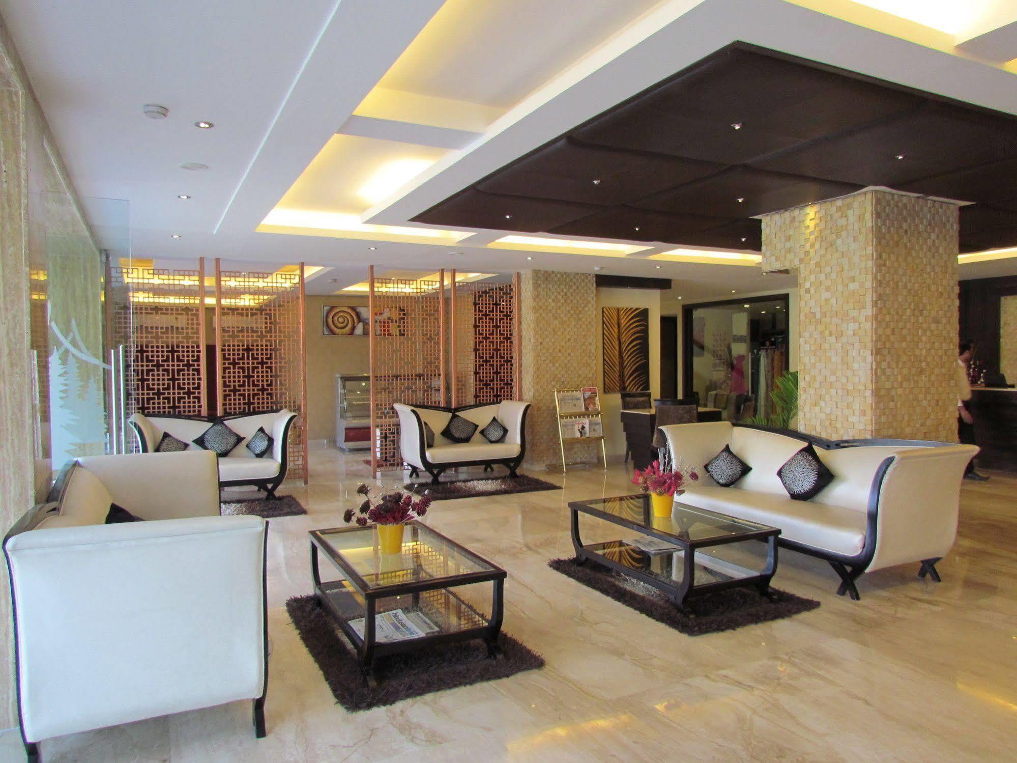 Pine Spring Wazir Bagh Hotel 3*