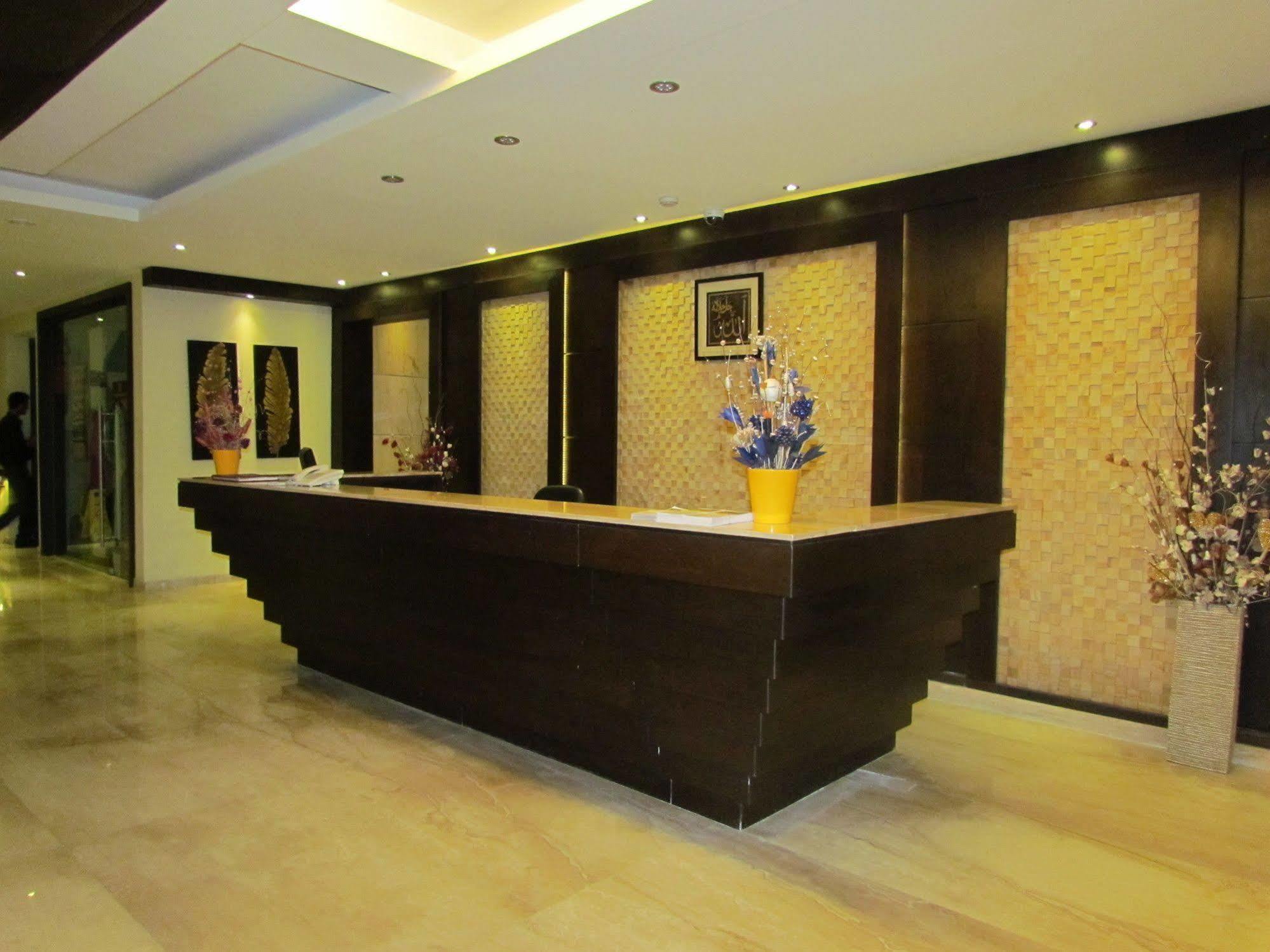 Hotel Pine Spring Wazir Bagh 3*